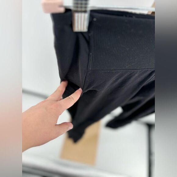 Athleta black pants with pockets size medium - Picture 8 of 9